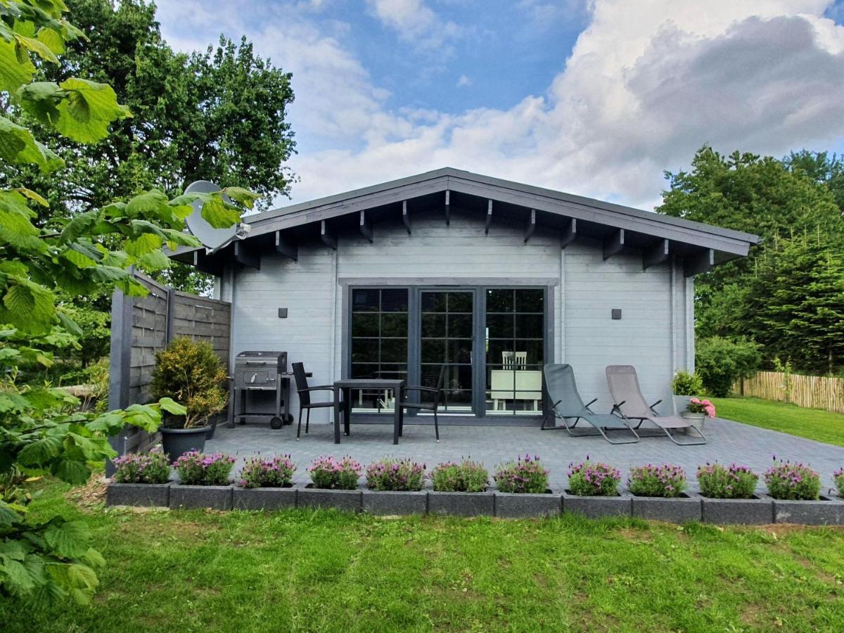 Idyllisches-Blockbohlenhaus-Mit-Eigenem-Garten-Und-Sauna-Zum-Wohlfuehlen Martensrade Eksteriør bilde