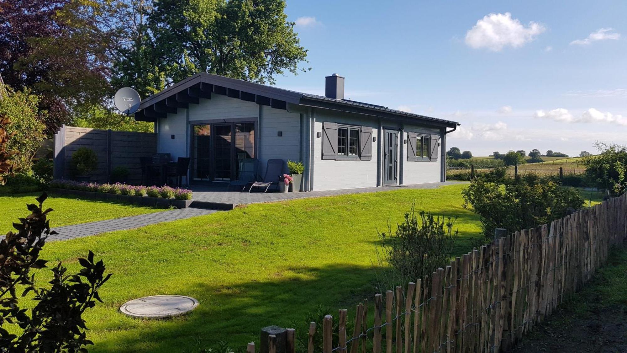 Idyllisches-Blockbohlenhaus-Mit-Eigenem-Garten-Und-Sauna-Zum-Wohlfuehlen Martensrade Eksteriør bilde